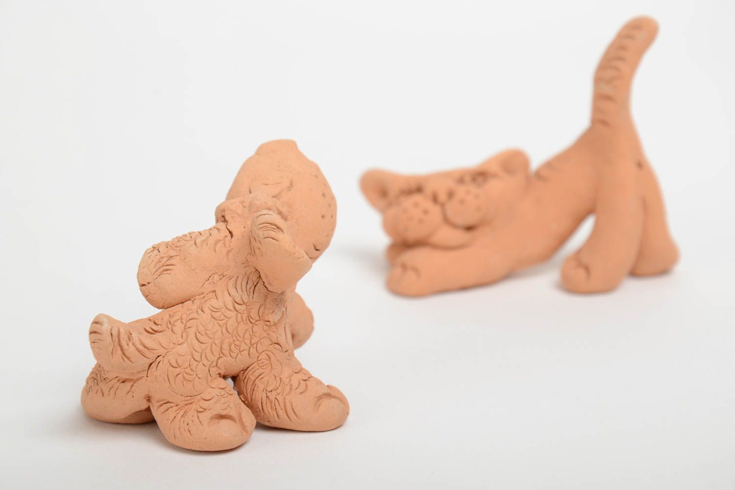 Figuras de cerámica con forma de perro y gato decorativas hechas a mano 2 piezas foto 3