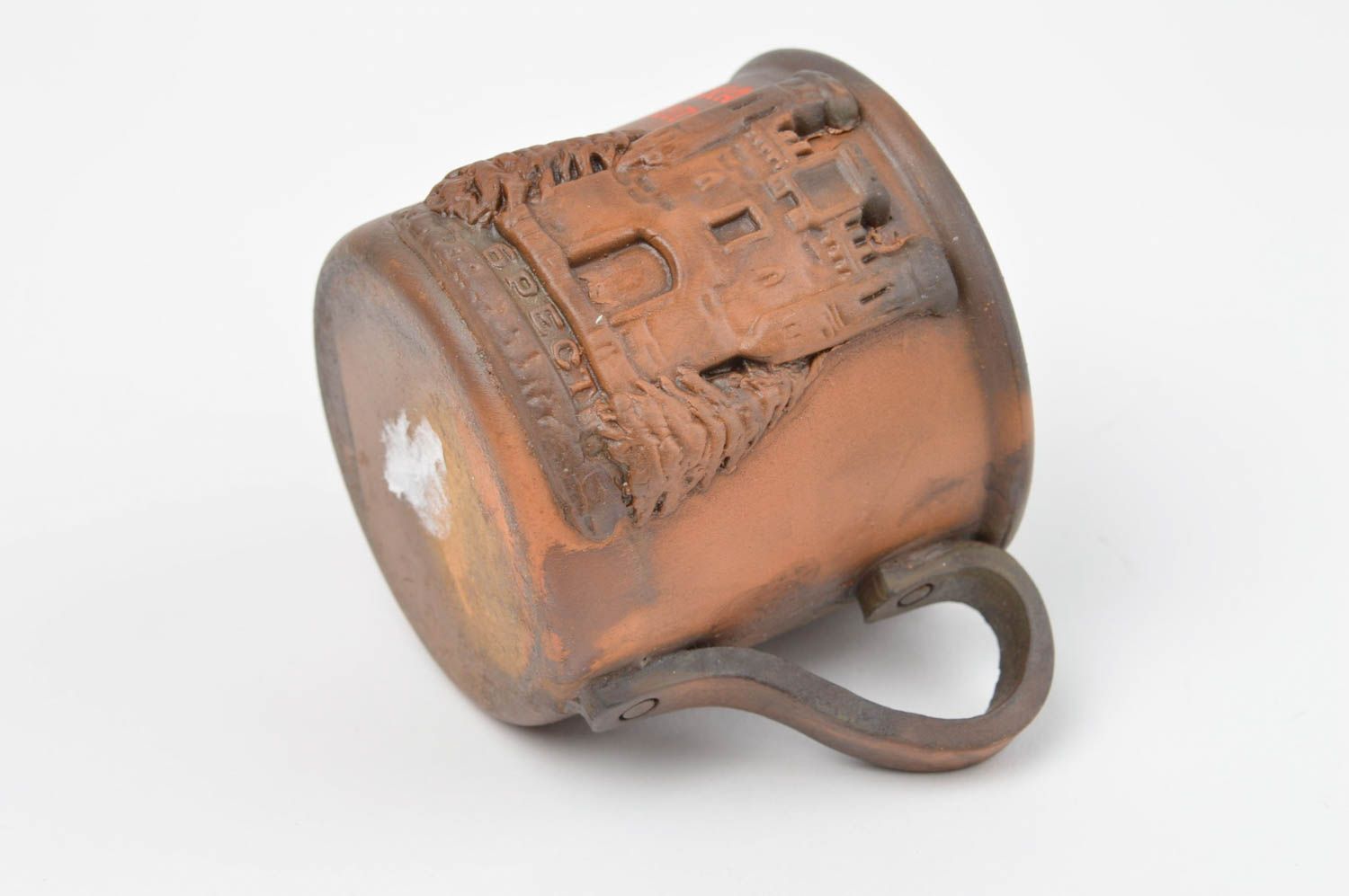 Tasse en céramique brune originale jolie souvenir faite main décorée en relief photo 3