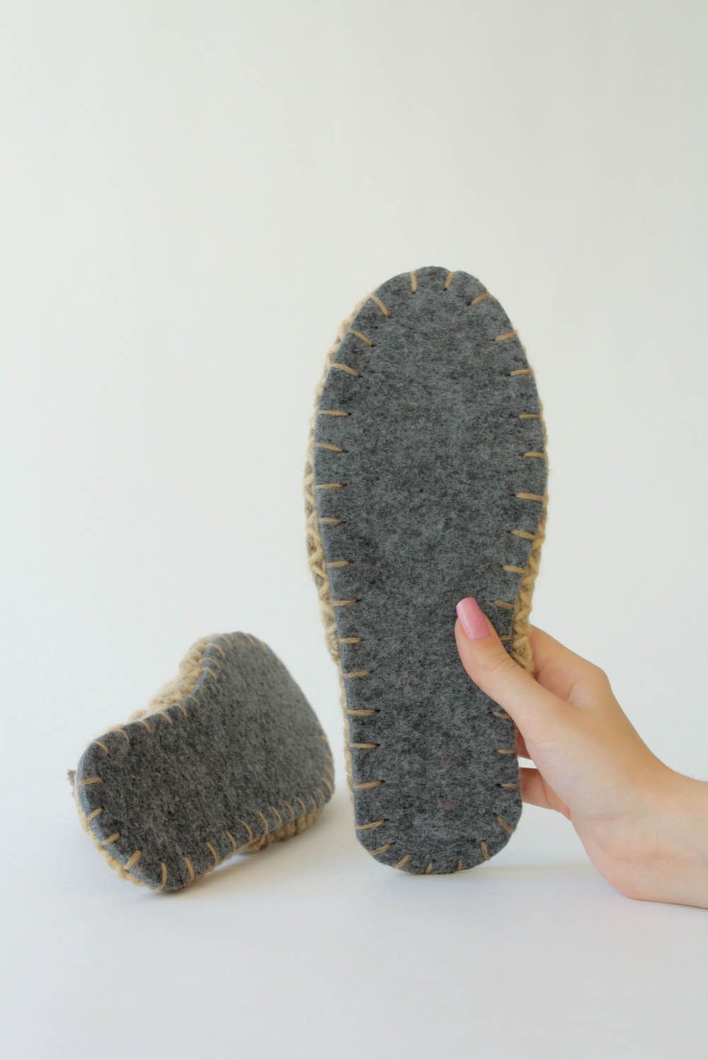 Pantofole da casa fatte a mano di lana naturale da donna belle morbide foto 4
