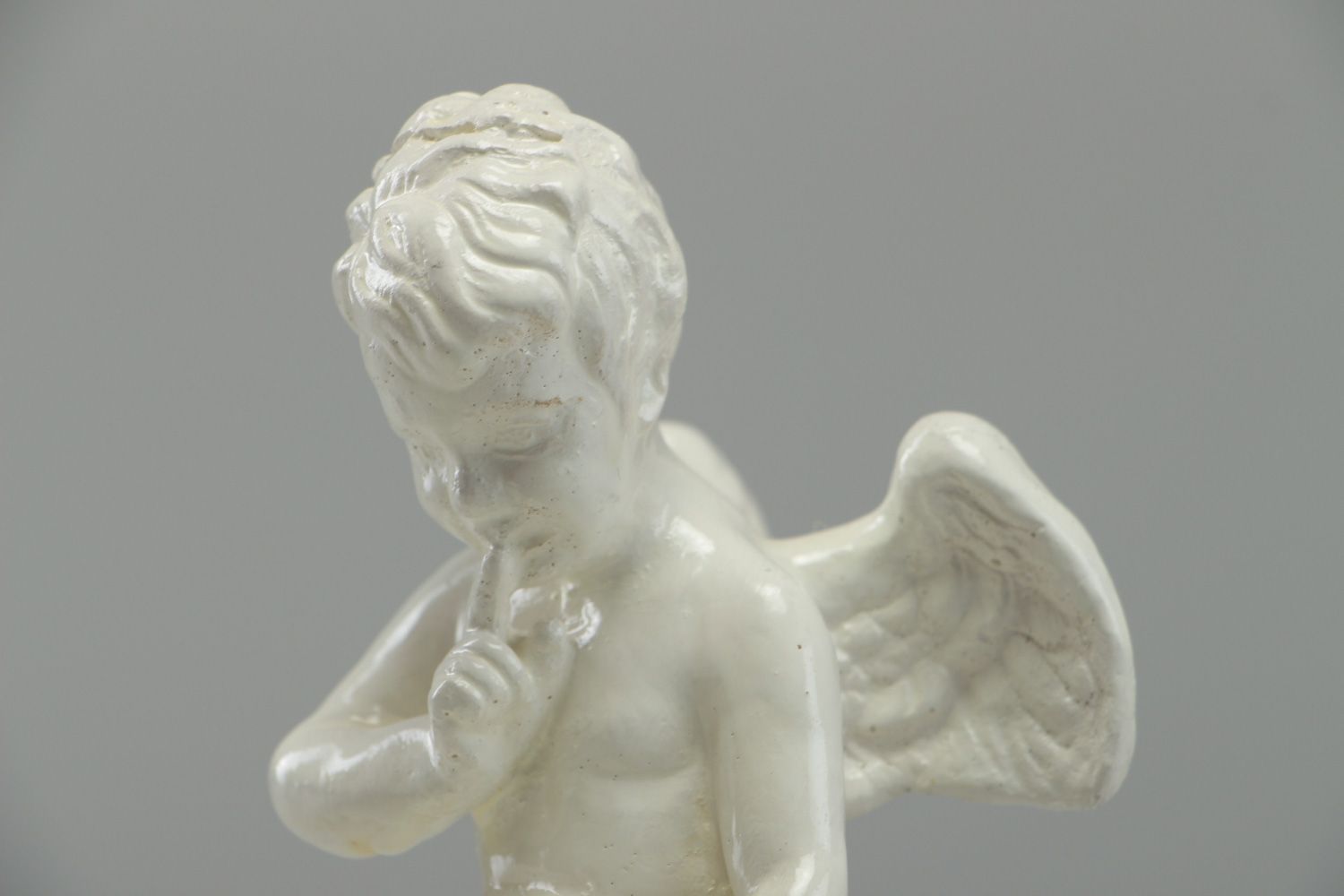 Handmade small figurine of angel cast of white alabaster table decoration photo 2