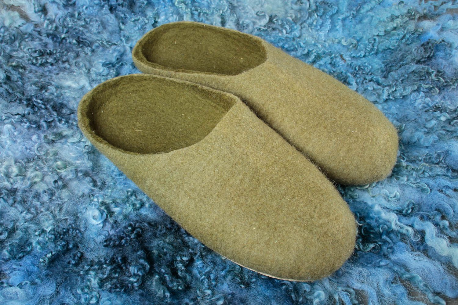 Pantoufles laine fait main Chaussures d'intérieur kaki Cadeau original unisexe photo 1