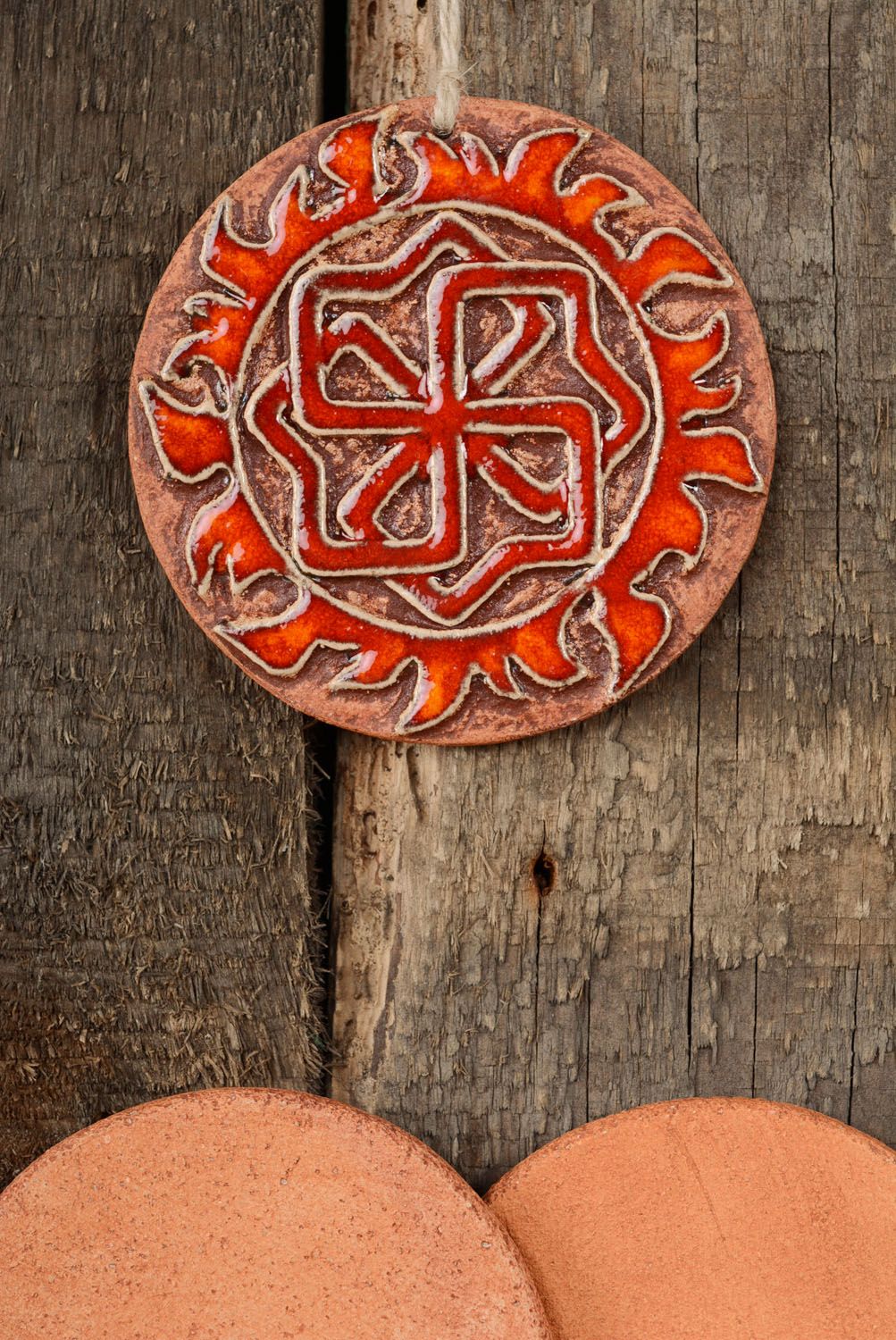 Orange Wandteller aus Keramik Molvynets  foto 4
