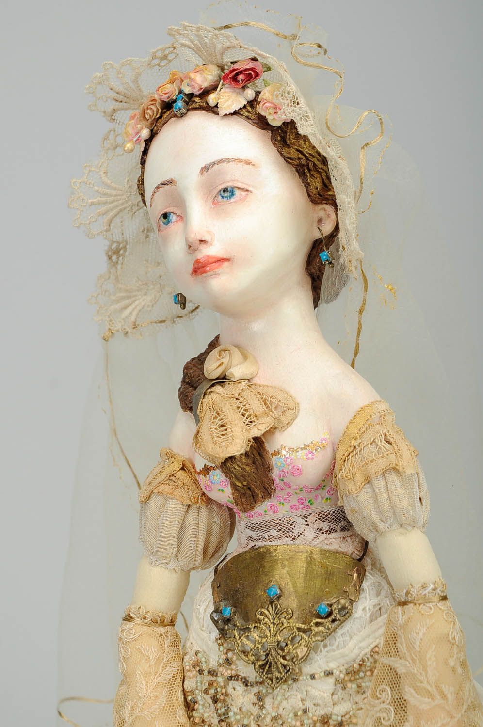 Авторская кукла из антикварных тканей Золотой век фото 3