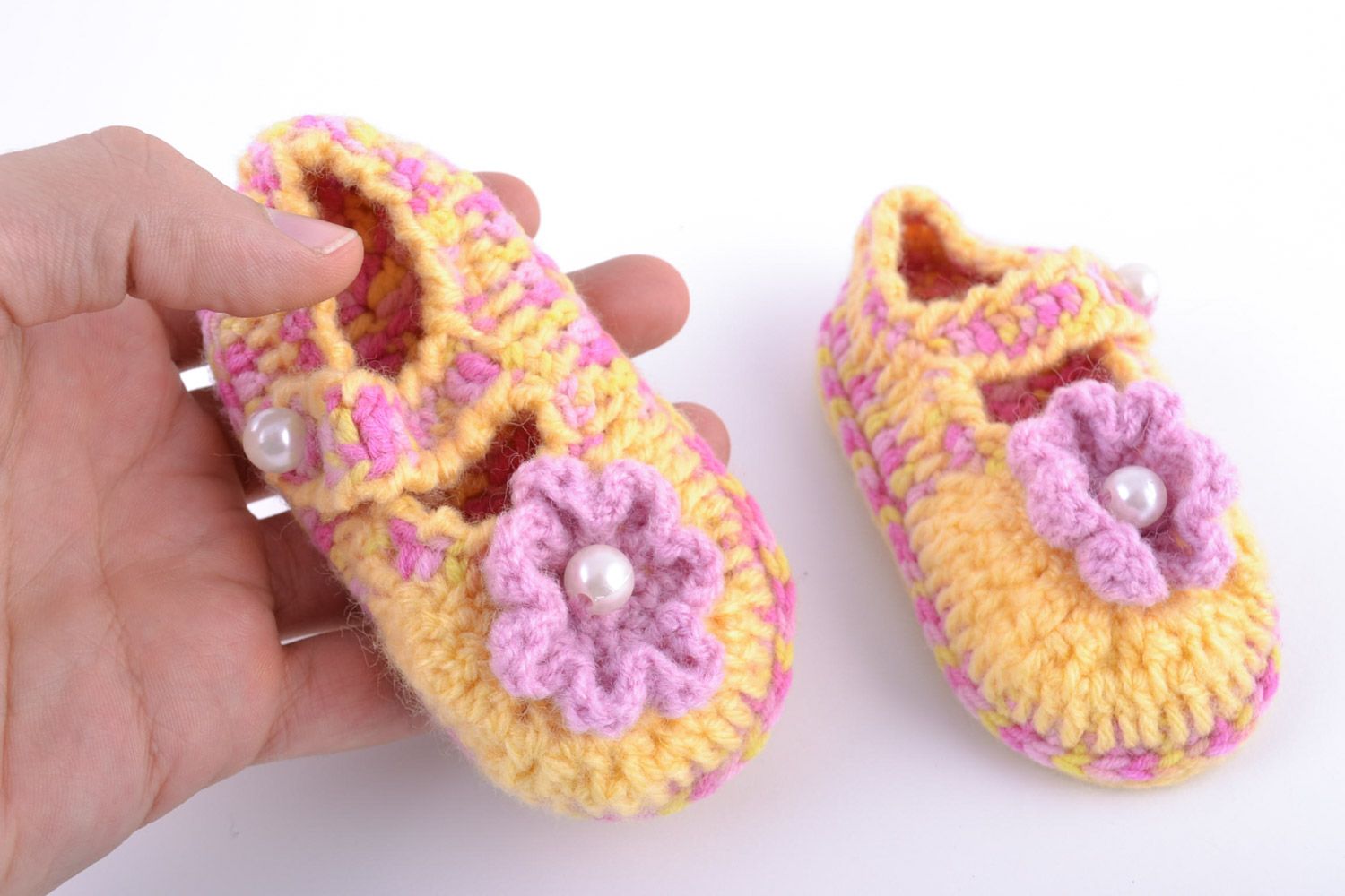 Chaussons tricotés en coton et laine jaunes chauds avec fleur faits main bébé photo 2