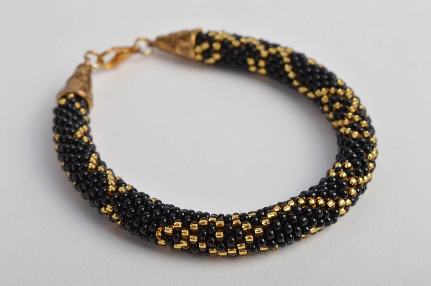 Bracelet perles de rocaille Bijou fait main noir à motif Cadeau pour femme photo 3