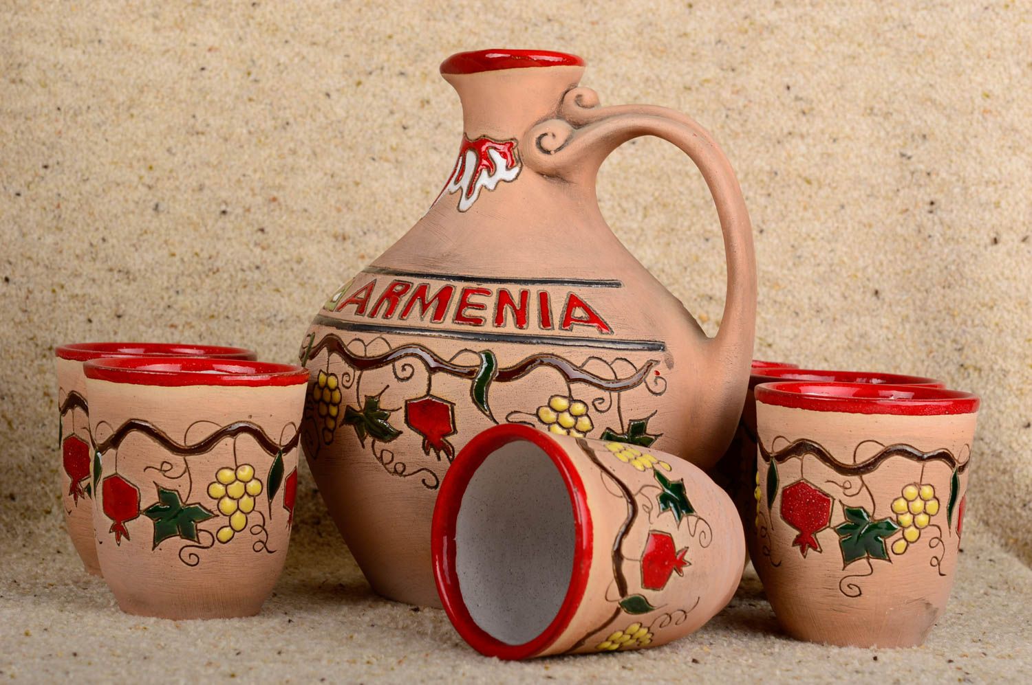 Vasos y jarro de cerámica artesanales accesorios de cocina elementos decorativos foto 2