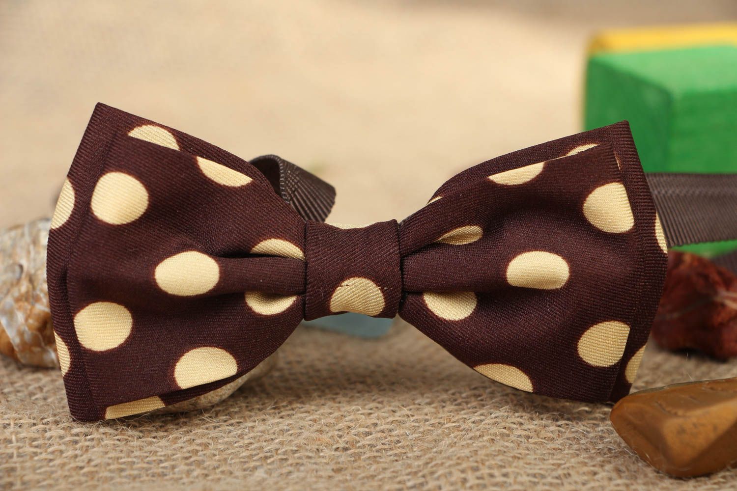 Satin bow tie with dots photo 4