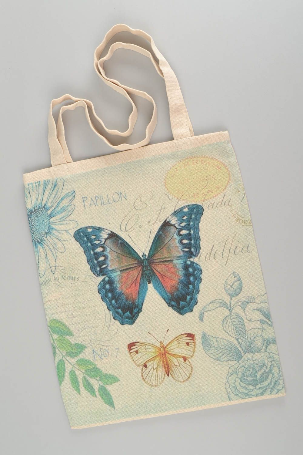 Schöne handgemachte Tasche aus Stoff mit Print von Schmetterlingen für Shopping foto 2