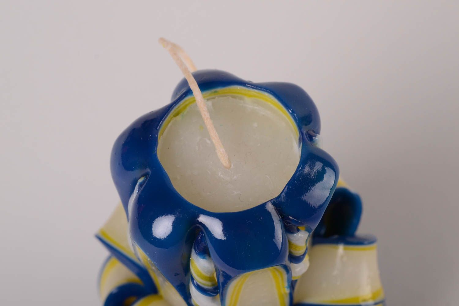 Необычная свеча ручной работы парафиновая свеча с бусинами необычный подарок фото 4