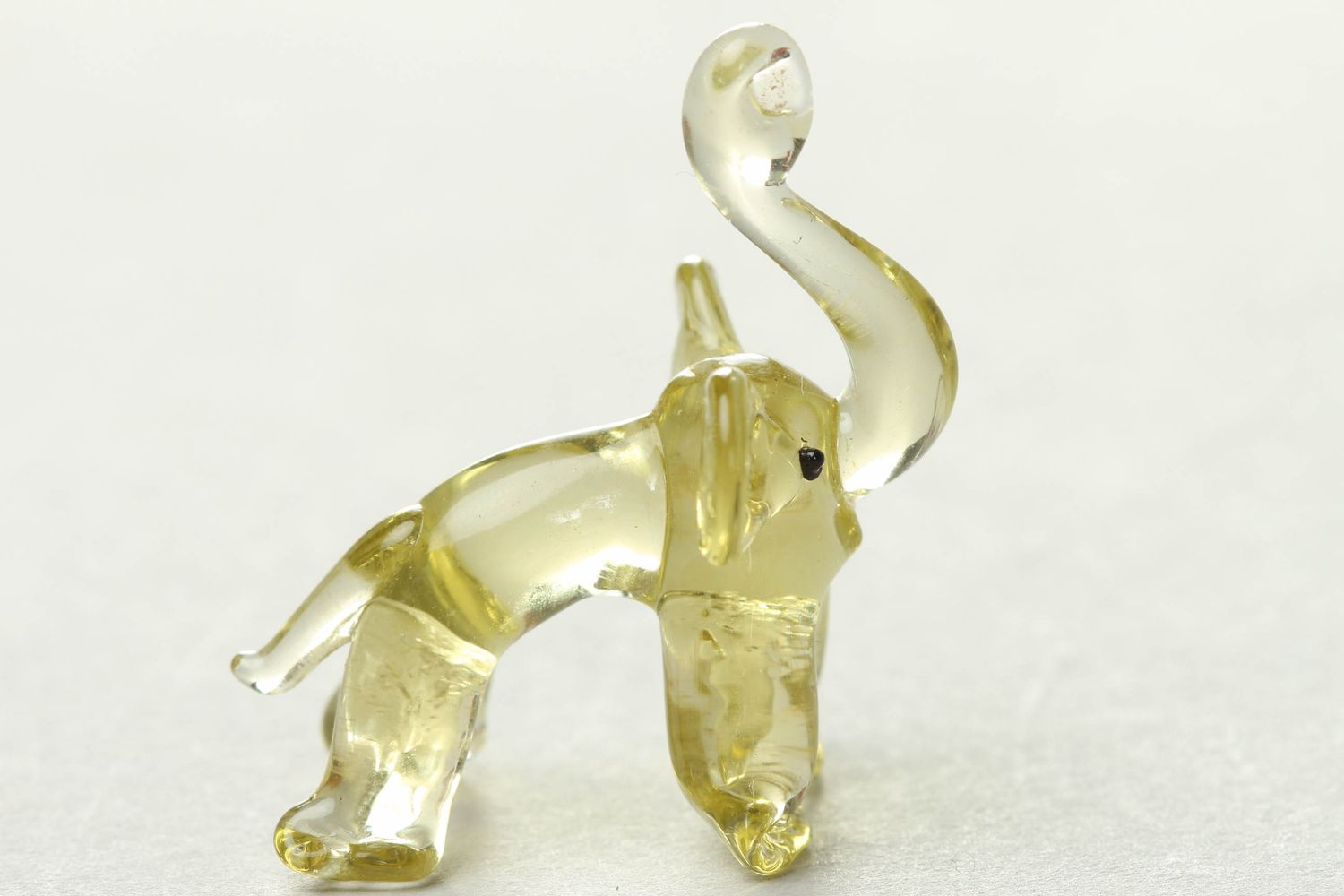 Figura de cristal con forma de elefante en técnica de lampwork foto 1