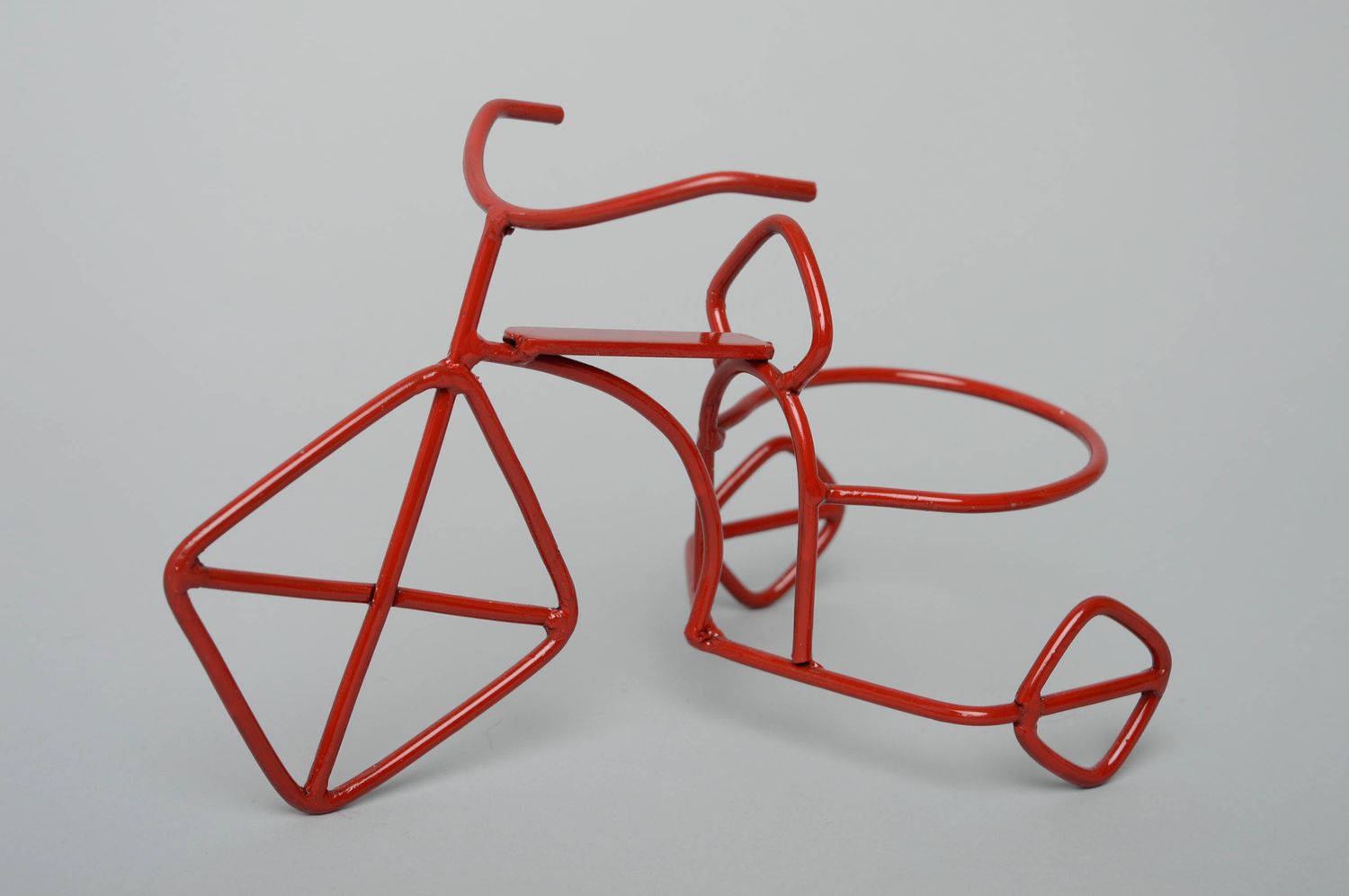 Figura de alambre con forma de bicicleta foto 1
