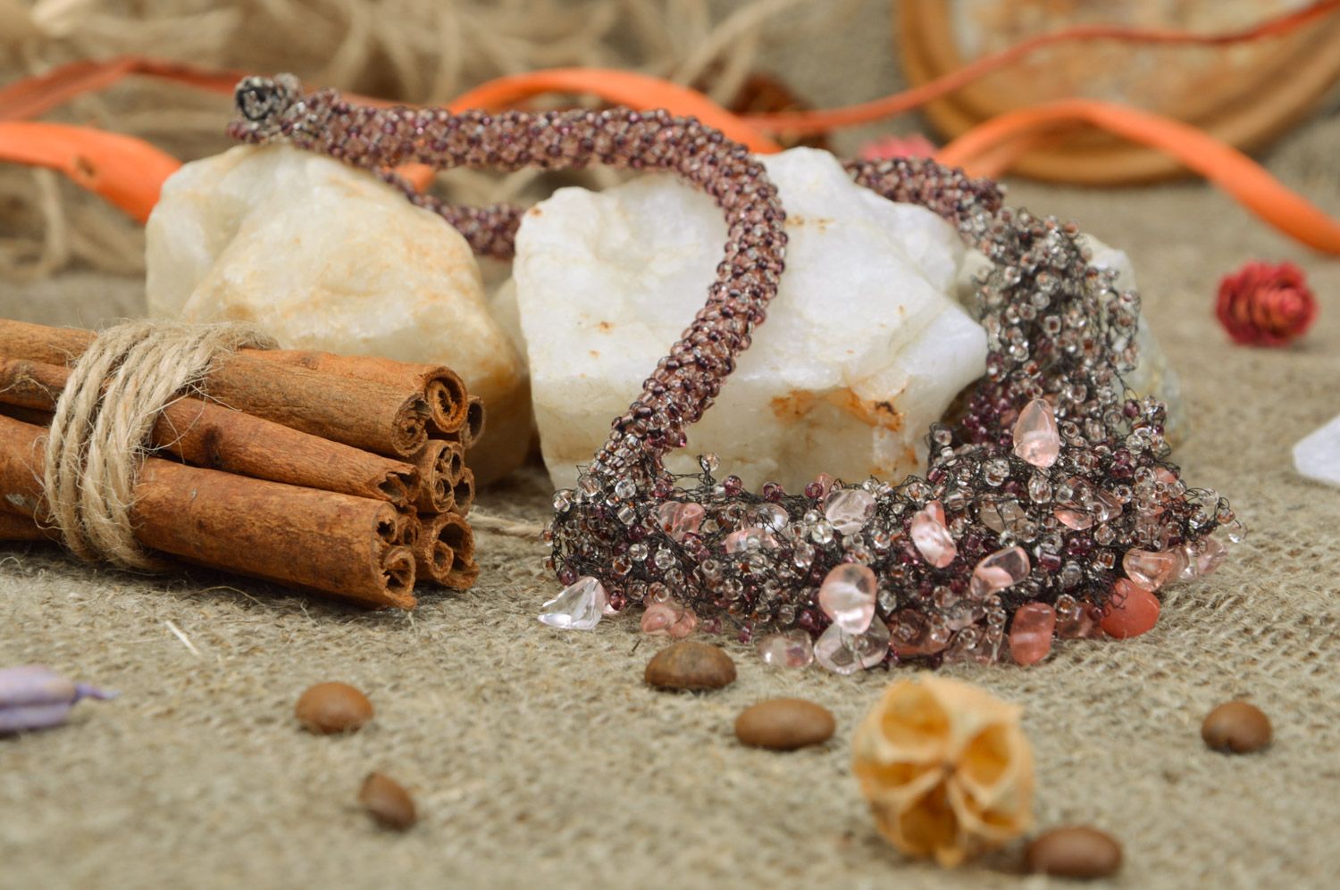 Collier tressé en perles de rocaille tchèques et corail rose fait main photo 2