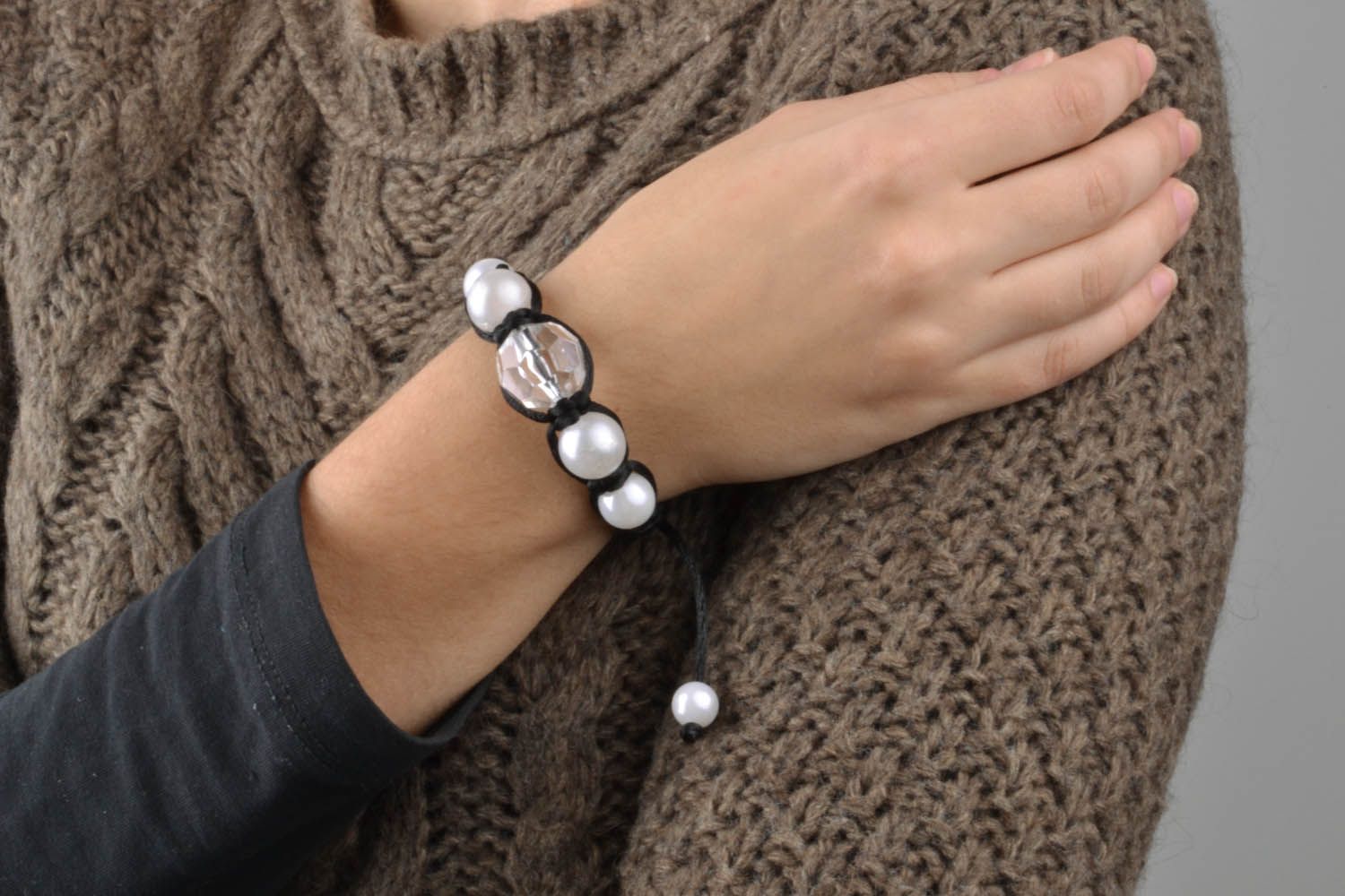Braided bracelet with white beads photo 1
