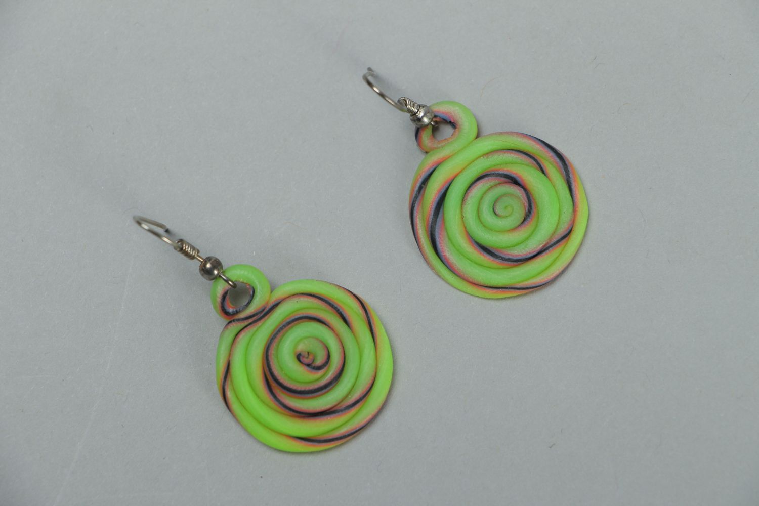 Green polymer clay round earrings photo 1