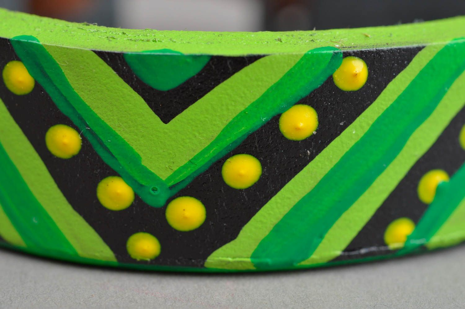 Brazalete artesanal de color verde pulsera de cuero hecha a mano regalo original foto 2