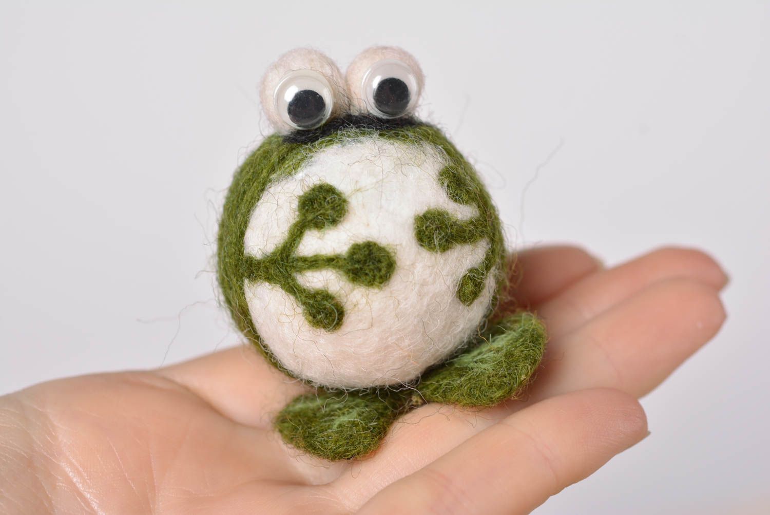 Woolen soft toy handmade frog toy beautiful interior toy cute home decor photo 3