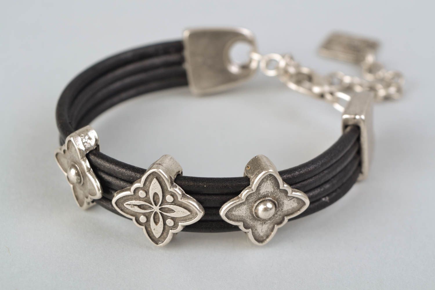 Metal bracelet with leather cord photo 4