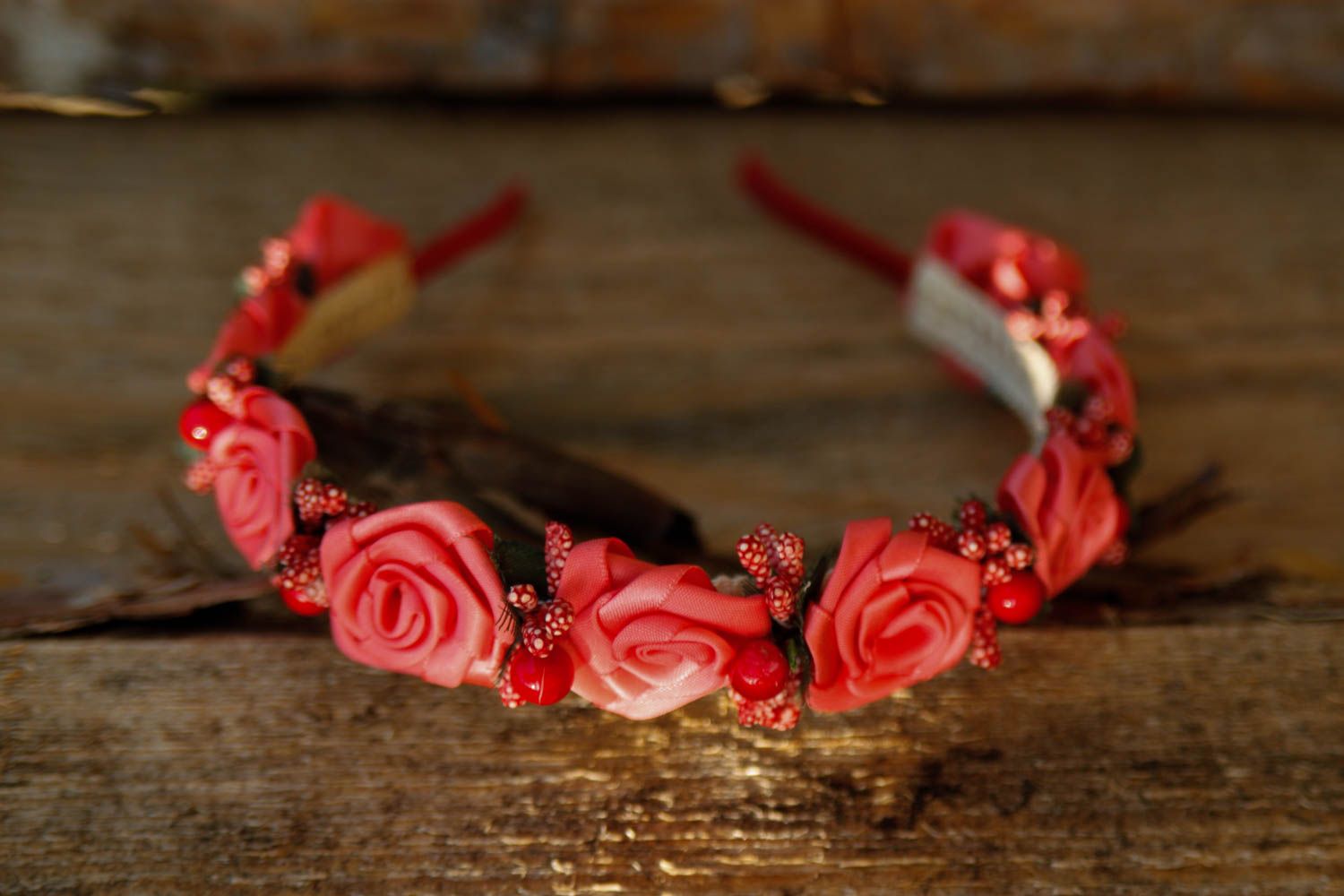 Diadema hecha a mano regalo original para mujeres adorno para el pelo con rosas foto 1
