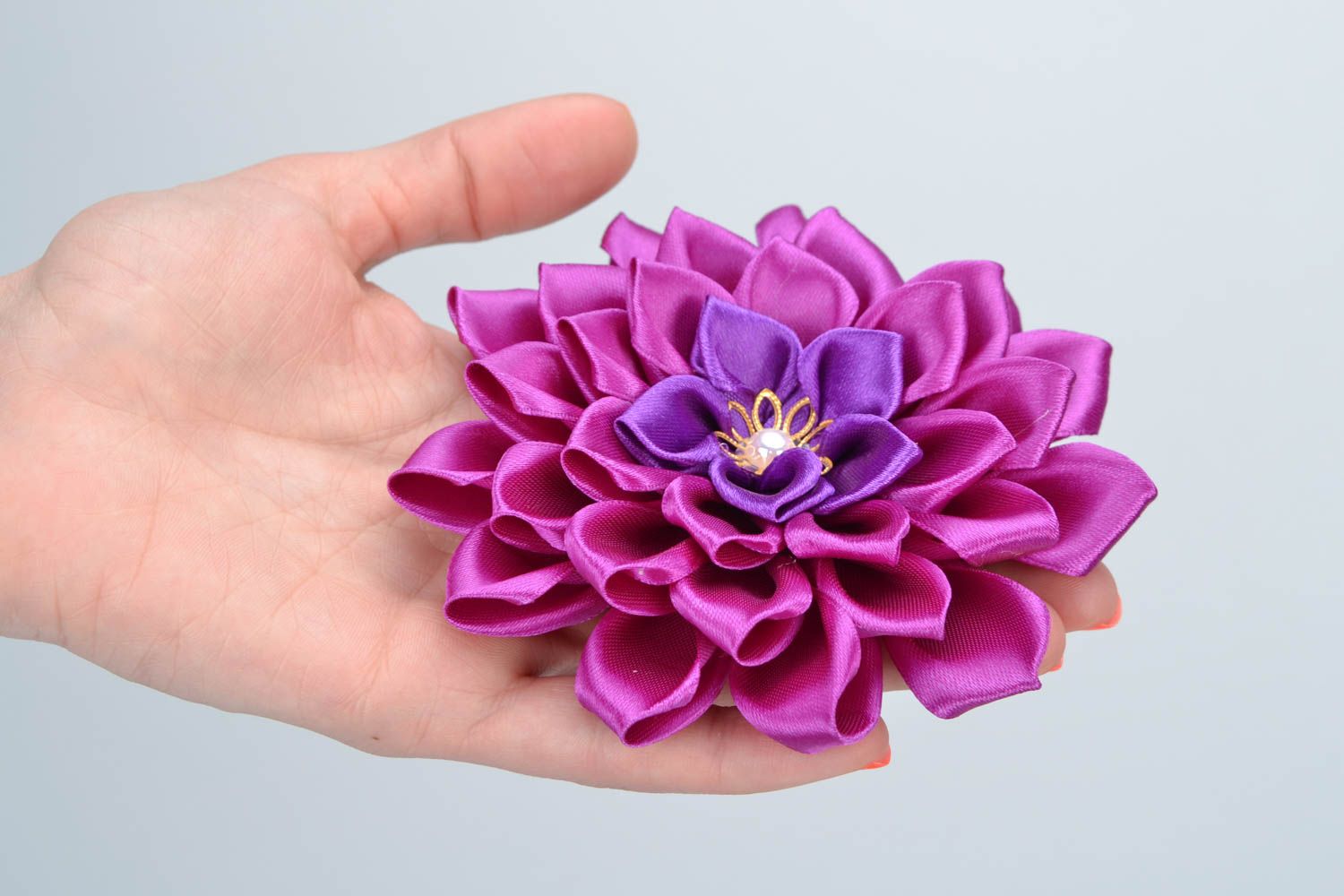 Élastiques à cheveux faits main fleurs kanzashi en satin violet set de 2 pièces photo 2