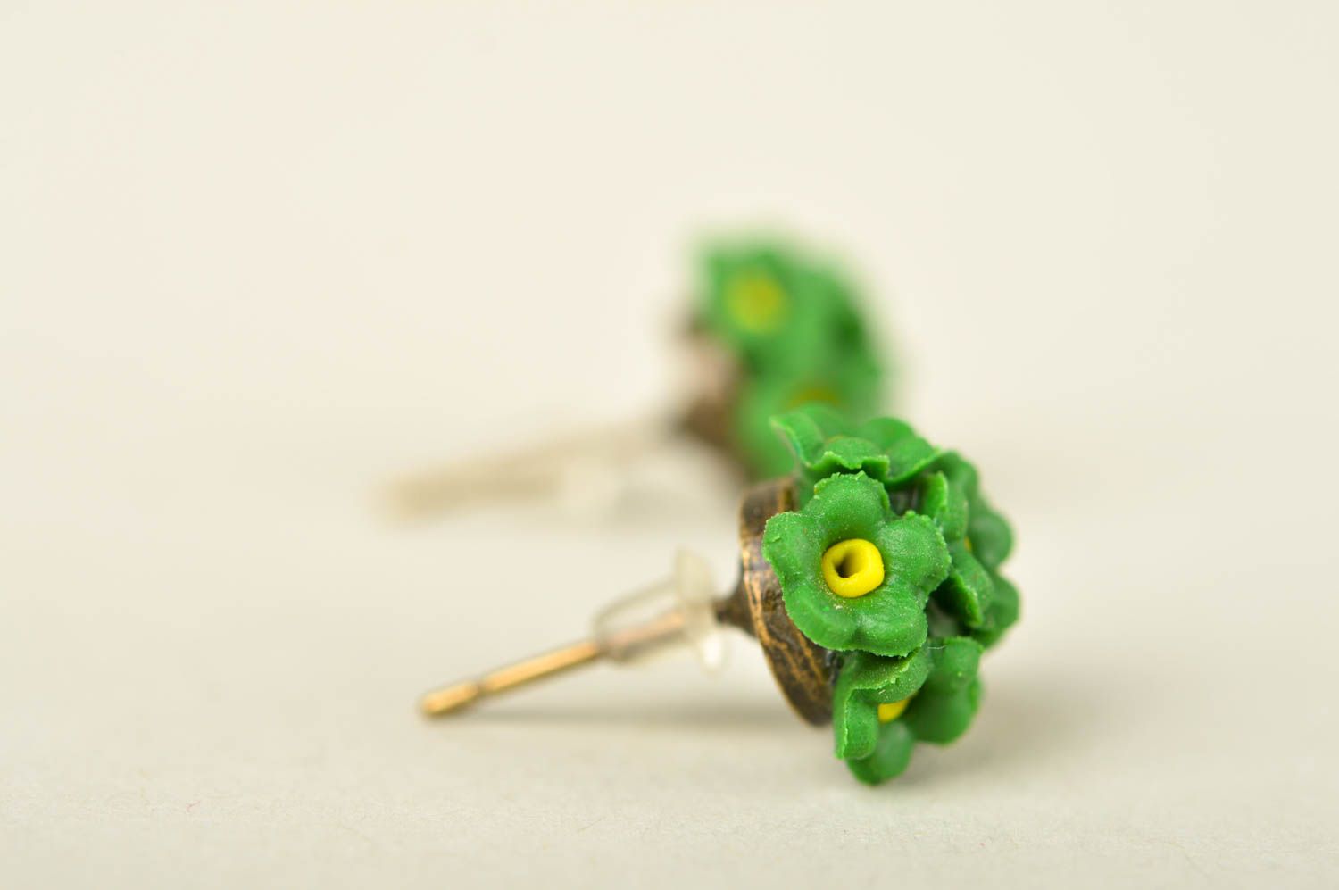 Boucles d'oreilles puces Bijou fait main avec fleurs vertes Cadeau femme photo 5