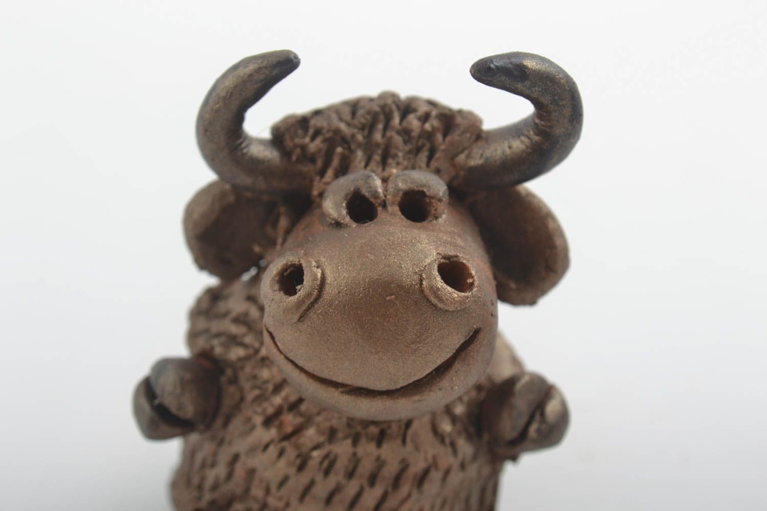 Miniatur Figur handmade Deko Figur aus Ton Tier Figur lustiger Stier bemalt foto 4
