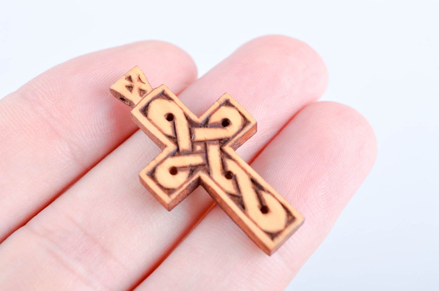 Pendentif croix fait main Bijou ethnique Accessoire femme bois original design photo 4