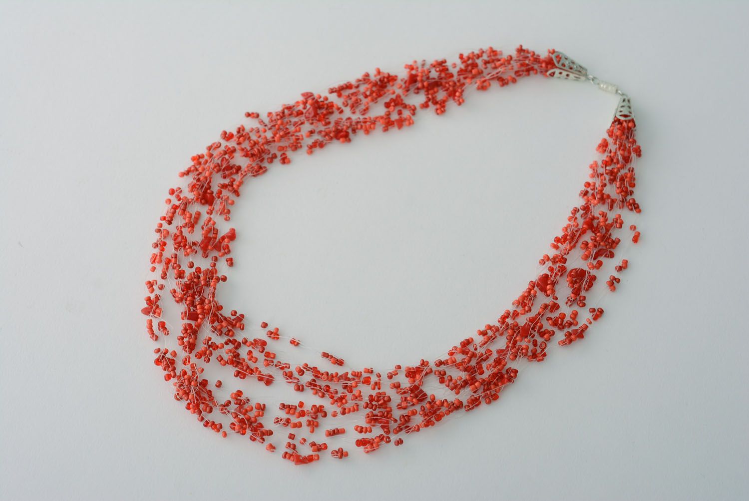Red beaded necklace photo 3