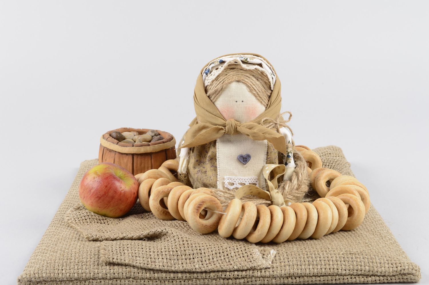 Muñeca de tela hecha a mano juguete tradicional con granos regalo original  foto 5