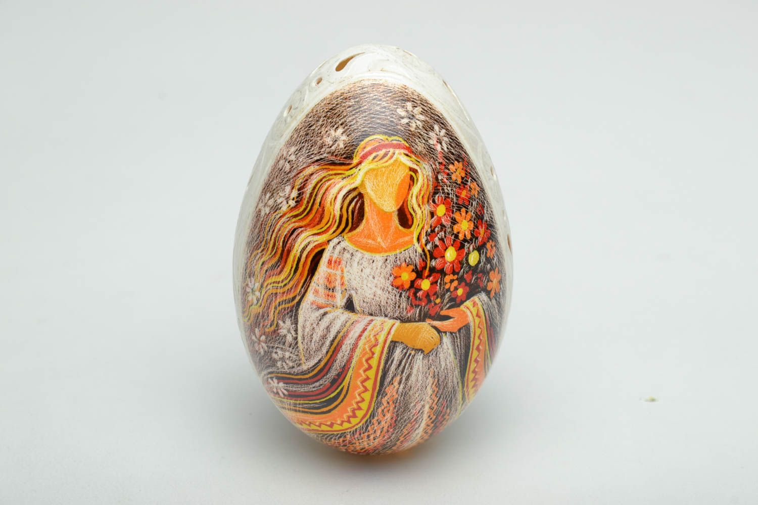 Handmade Easter egg created using carving and etching techniques photo 2