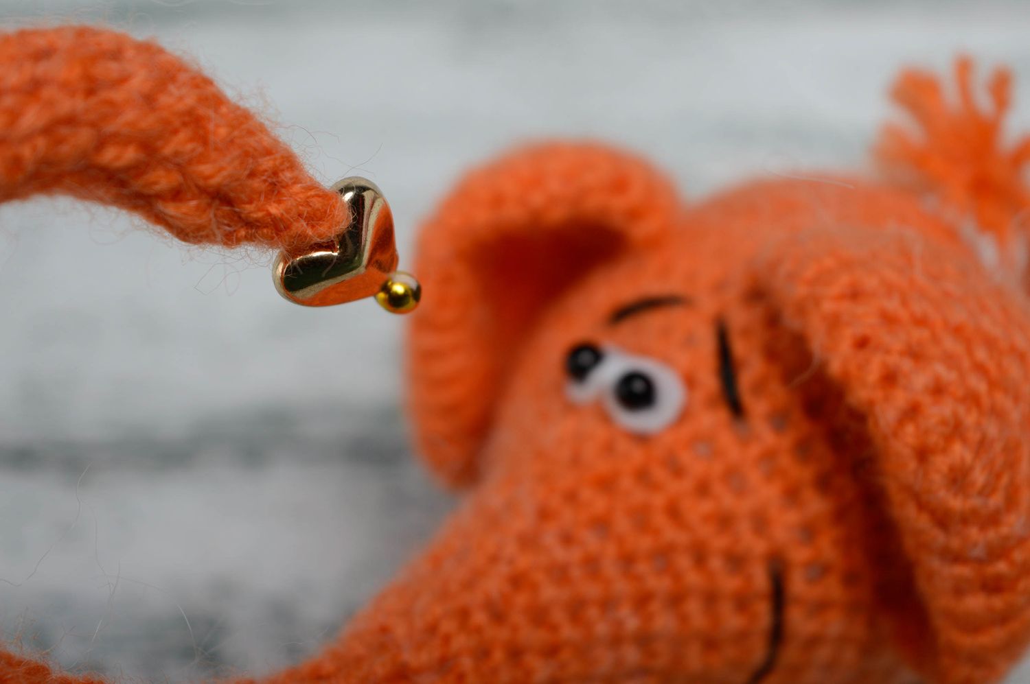Peluche tricotée au crochet en forme d'éléphant photo 3