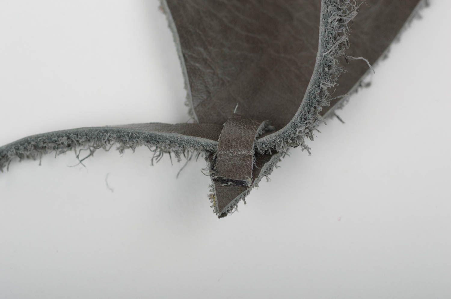 Handmade Armband hochwertiger Schmuck originelles Geschenk Maus aus Leder grau foto 2
