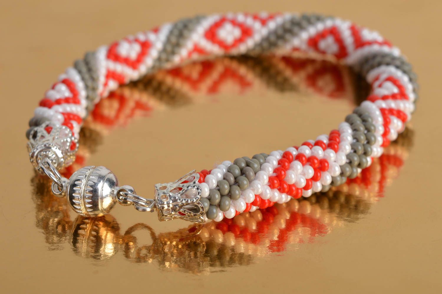Bracelet perles de rocaille Bijou fait main ornementé Cadeau pour fille photo 1