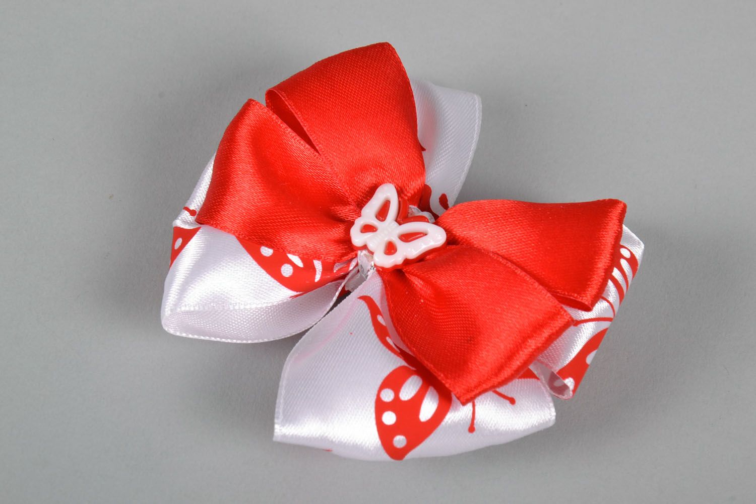 White and red satin bow photo 3