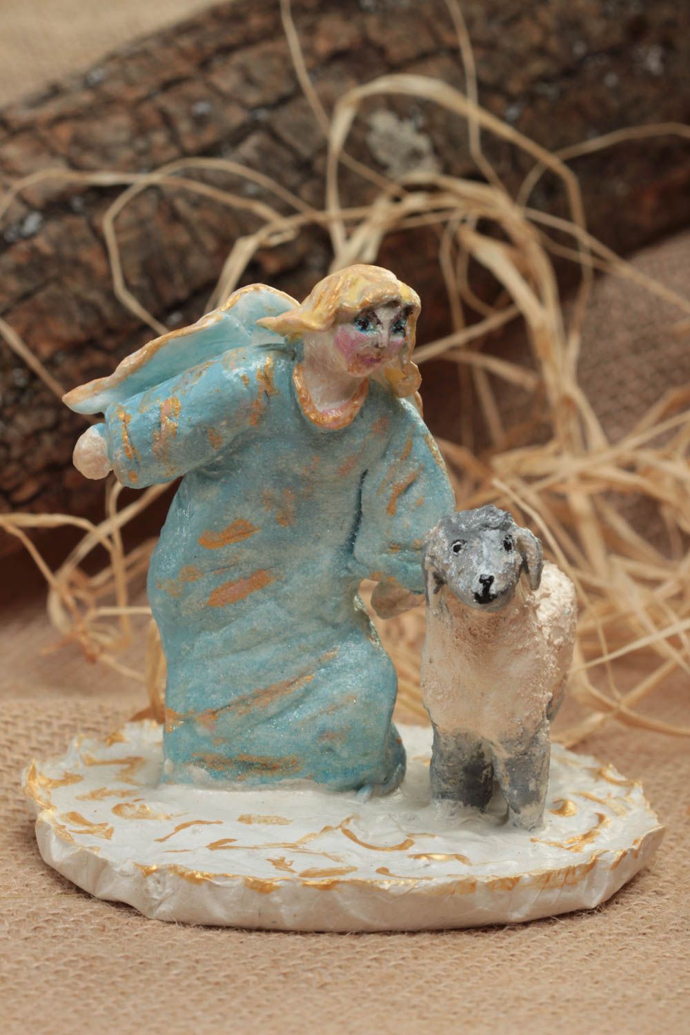 Schöne künstlerische Statuette aus Polymerton Engel mit Schaf schön Handarbeit foto 1