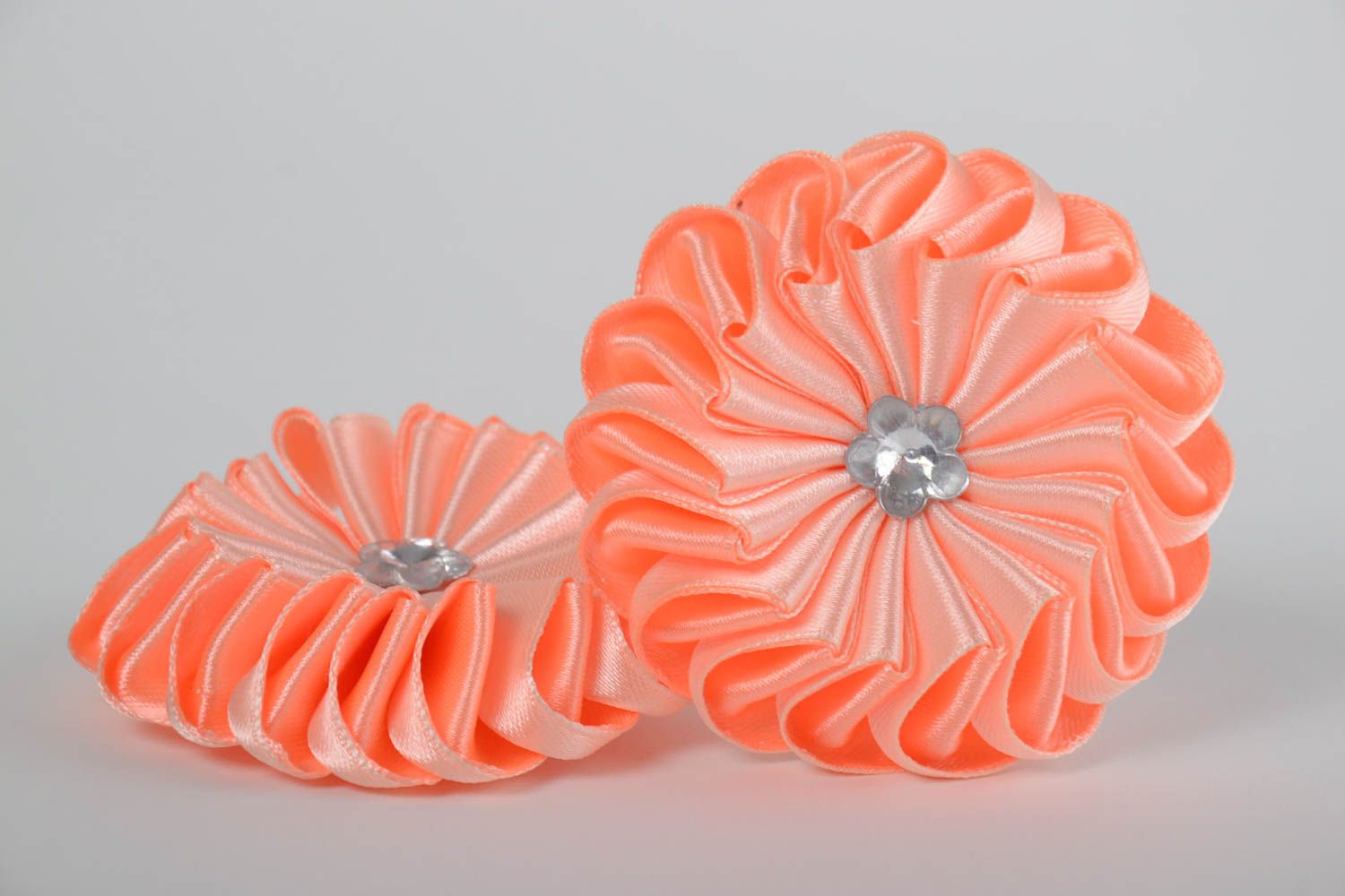 Set of 2 handmade designer children's orange satin ribbon flower barrettes photo 2
