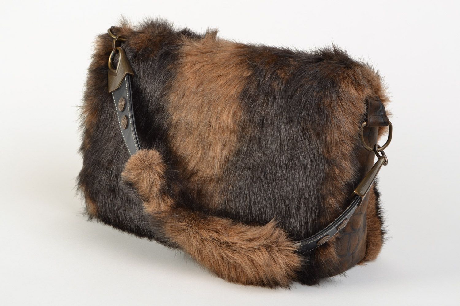 Handmade female brown shoulder bag with artificial fur for winter time photo 2