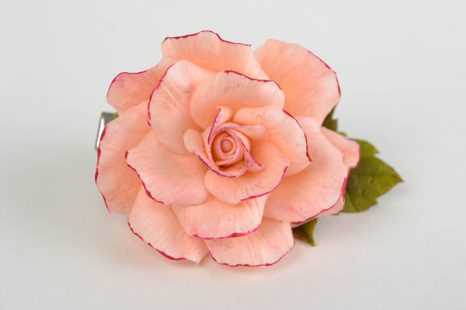 Заколка для волос из холодного фарфора ручной работы в виде красивой розы фото 1