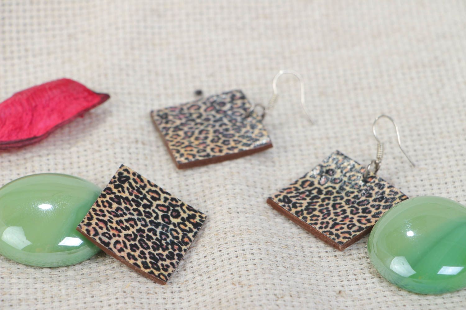 Handmade plastic jewelry set 2 pieces earrings and brooch with leopard print photo 1
