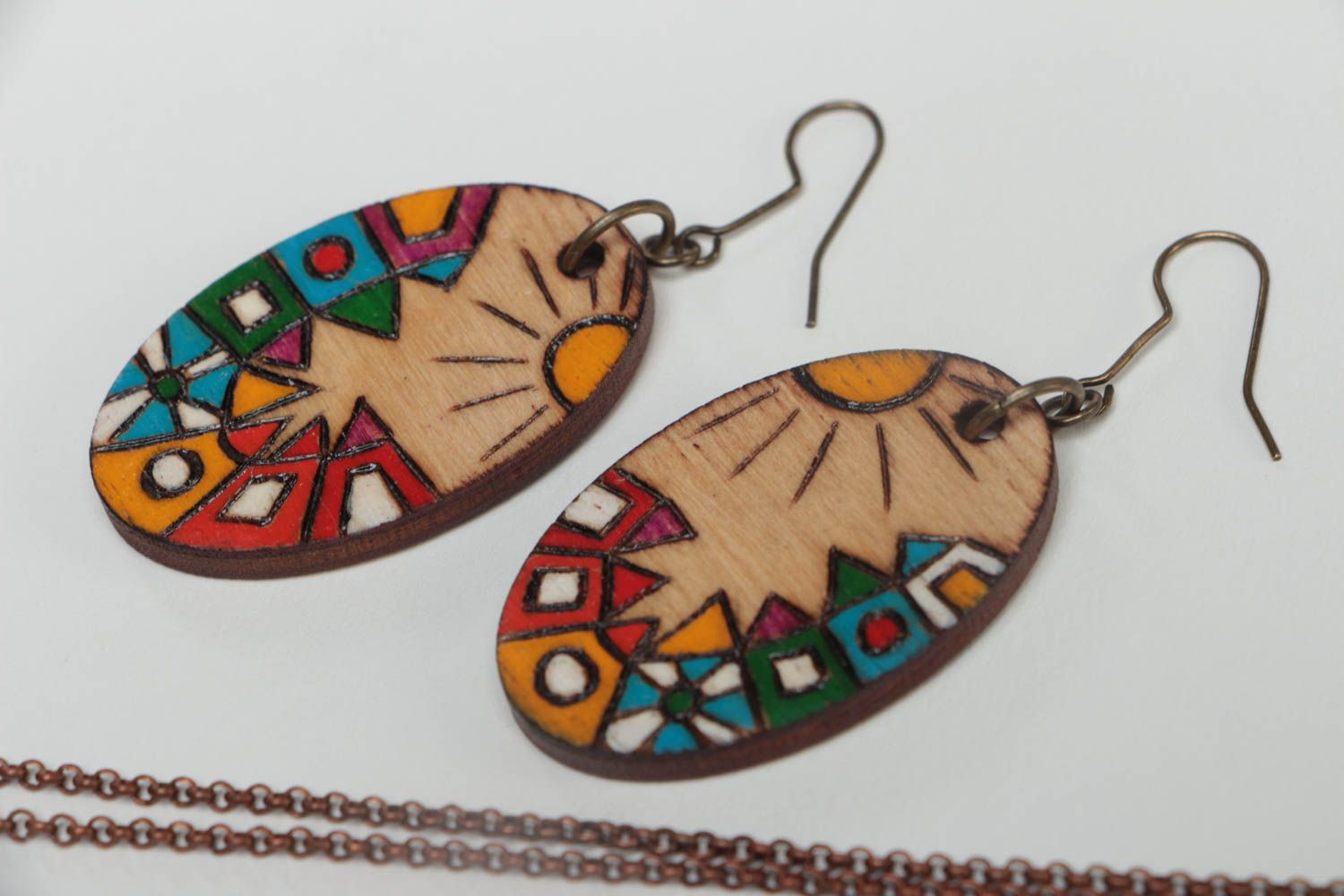Handmade Schmuck Set aus Holz Ketten Anhänger Damen Ohrringe grell mit Mustern foto 4