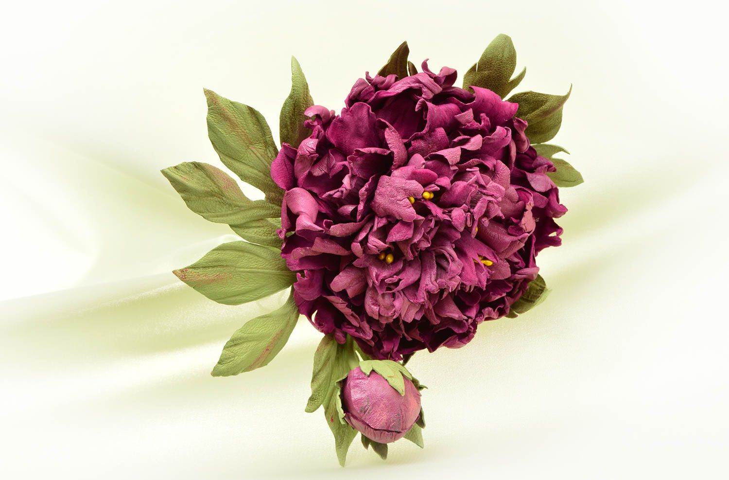 Broche fleur violette Bijou fait main grosse en vrai cuir Cadeau femme photo 1