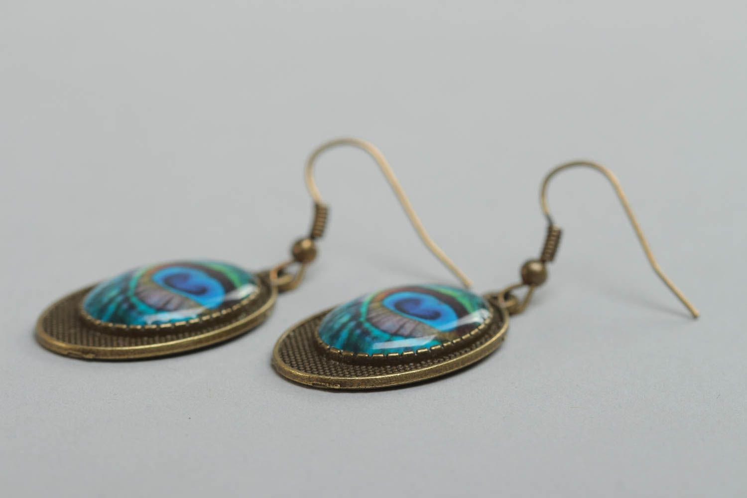 Handmade oval vintage earrings with a beautiful peafowl eye print made of glass glaze photo 3