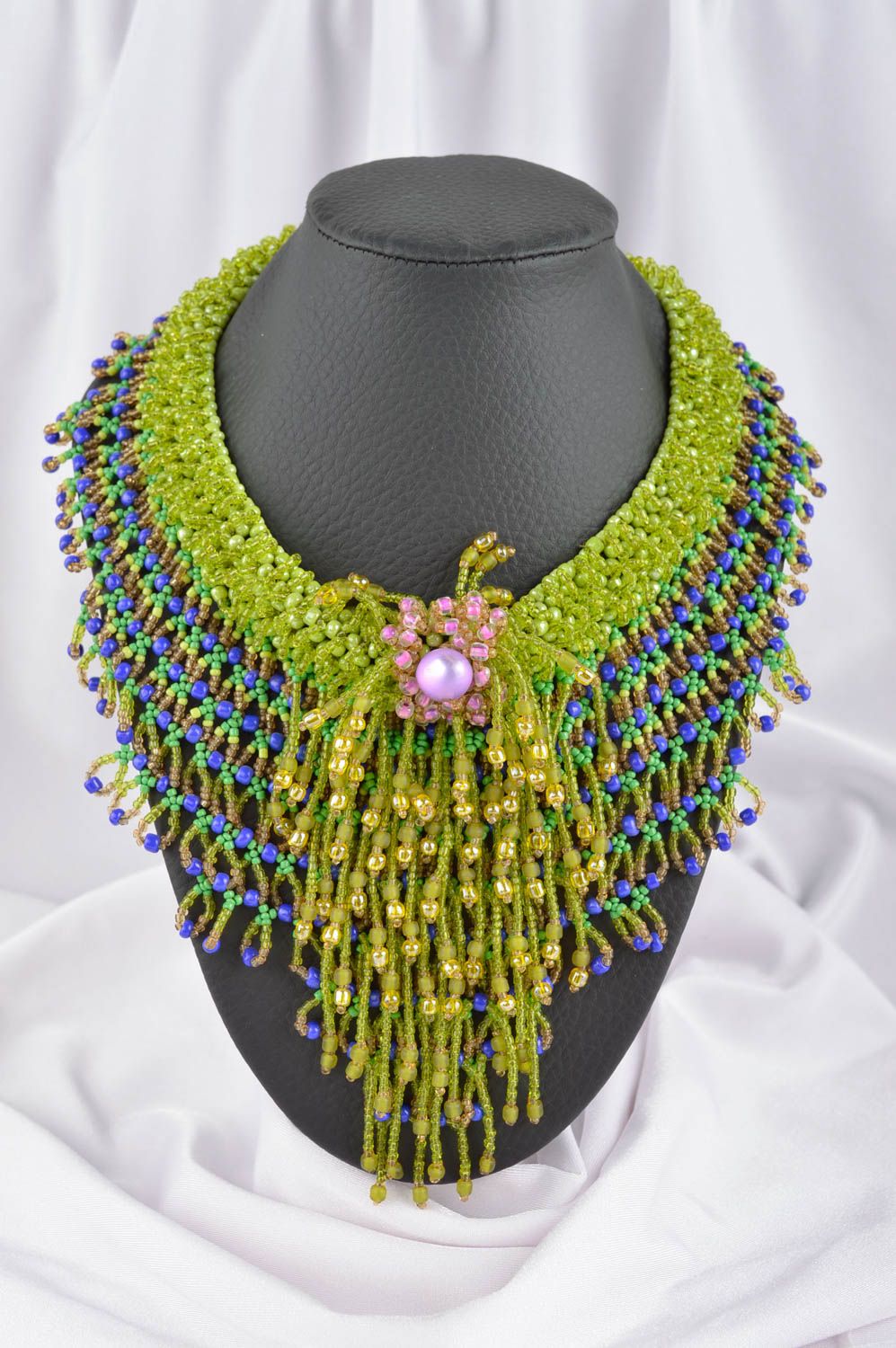 Collana di perline fatta a mano originale bigiotteria da donna color verde 
 foto 1