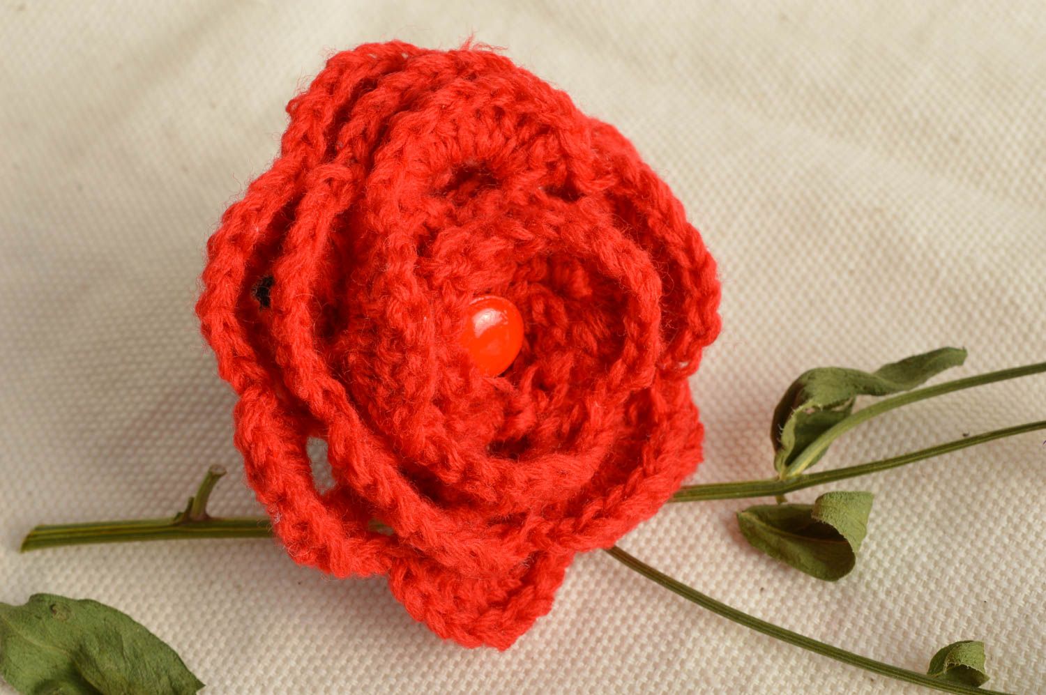 Grand élastique à cheveux fleur rouge tricoté au crochet fait main pour enfant  photo 1