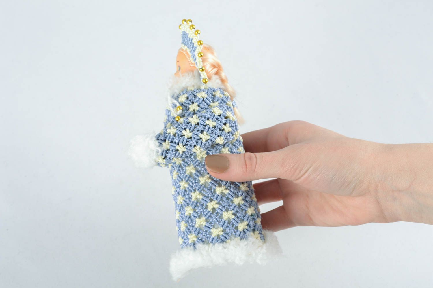 Интерьерная игрушка в технике макраме Снегурочка фото 4