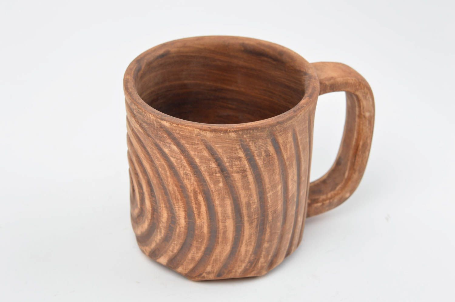 Ceramic coffee mug with handle and curve line pattern in light brown color photo 3