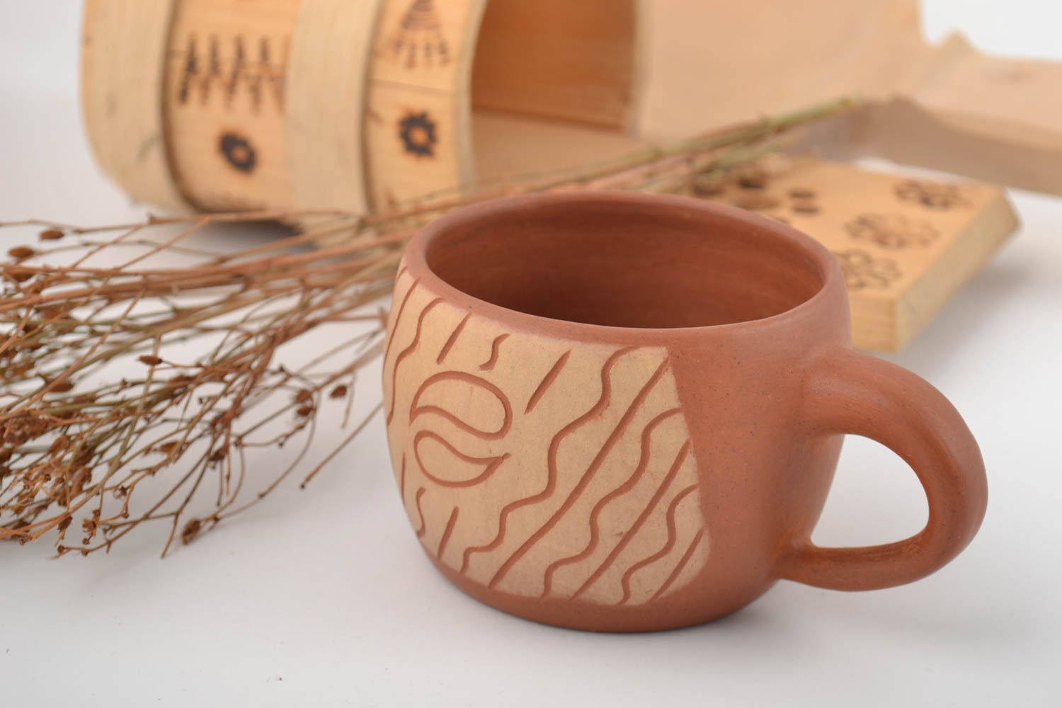 Kleine handgemachte keramische Tasse mit Bemalung mit Öko Farben im Ethno 300 ml foto 1
