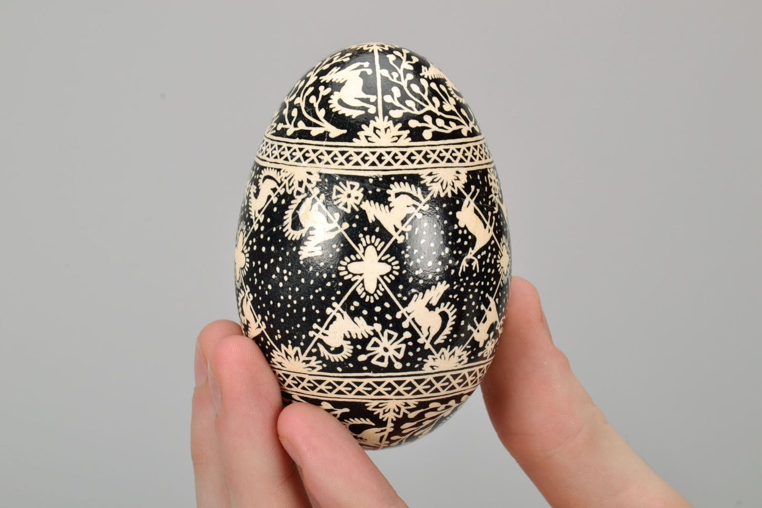 Huevo de Pascua blanquinegro foto 5
