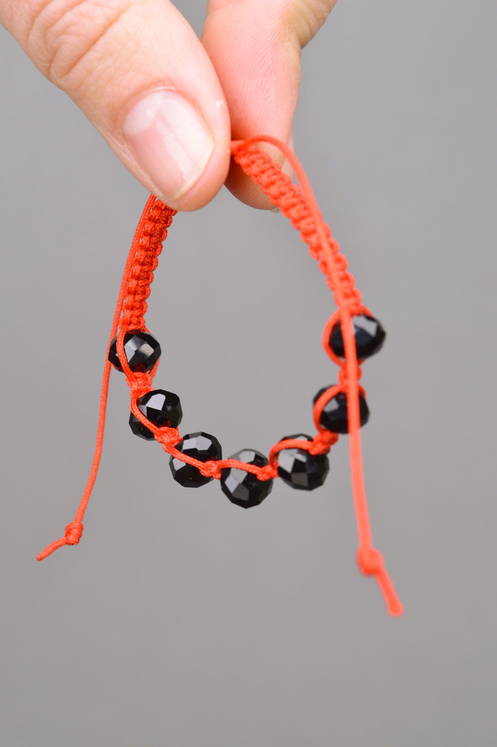 Тонкий плетеный браслет с бусинами оранжевый универсального размера хенд мэйд фото 3