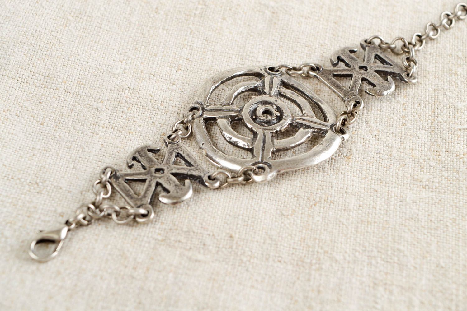 Handmade Modeschmuck Armband aus Metall Designer Schmuck Frauen Accessoire breit foto 1