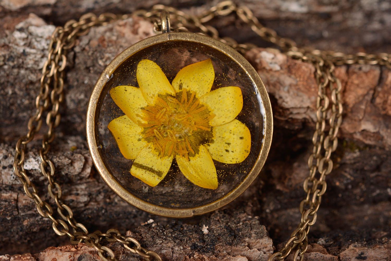 Handmade Kette mit echter Blume Epoxidharz Schmuck Accessoire für Frauen gelb foto 1